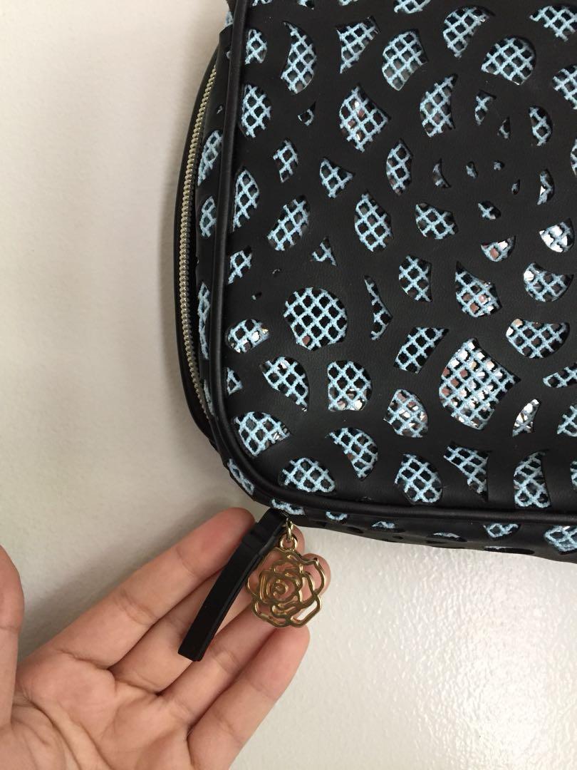 VICTORIA'S SECRET Travel Organizer, Women's Fashion, Bags & Wallets