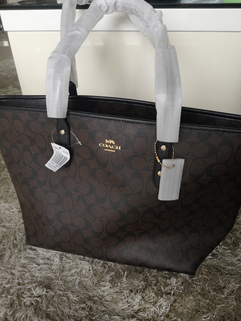 Coach Tote Bag Zip Authentic Original Signature handbag beg jenama, Women's  Fashion, Bags & Wallets, Tote Bags on Carousell