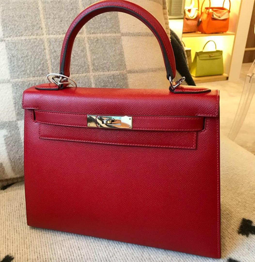A ROUGE CASAQUE EPSOM LEATHER SELLIER KELLY 25 WITH GOLD HARDWARE