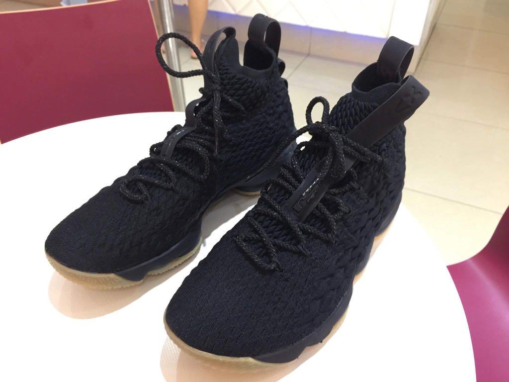Lebron xv negro 2025
