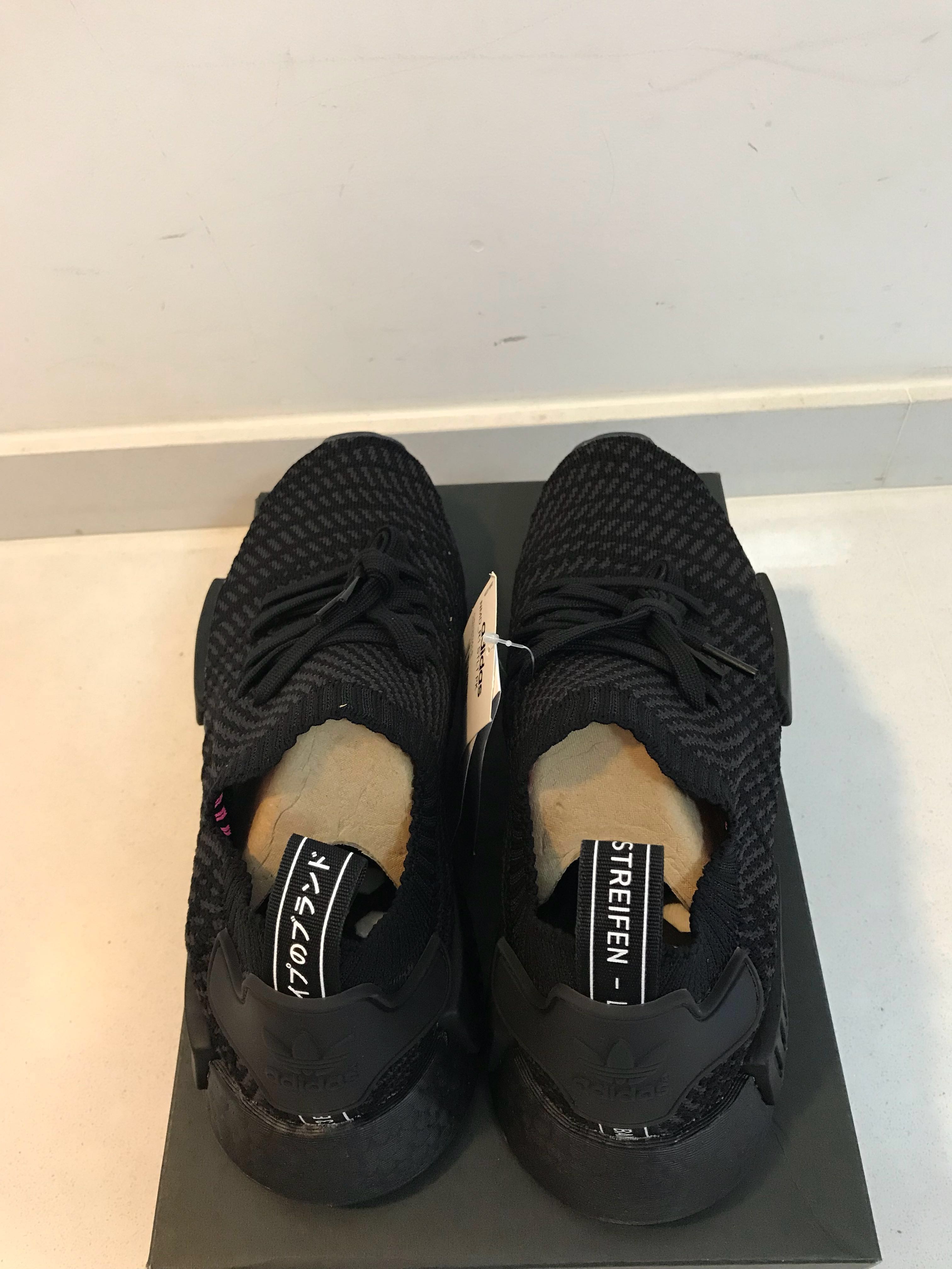 nmd r1 primeknit stlt triple black