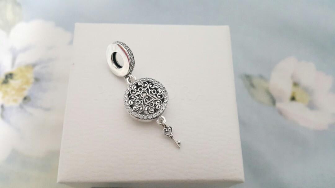 Pandora regal key charm top