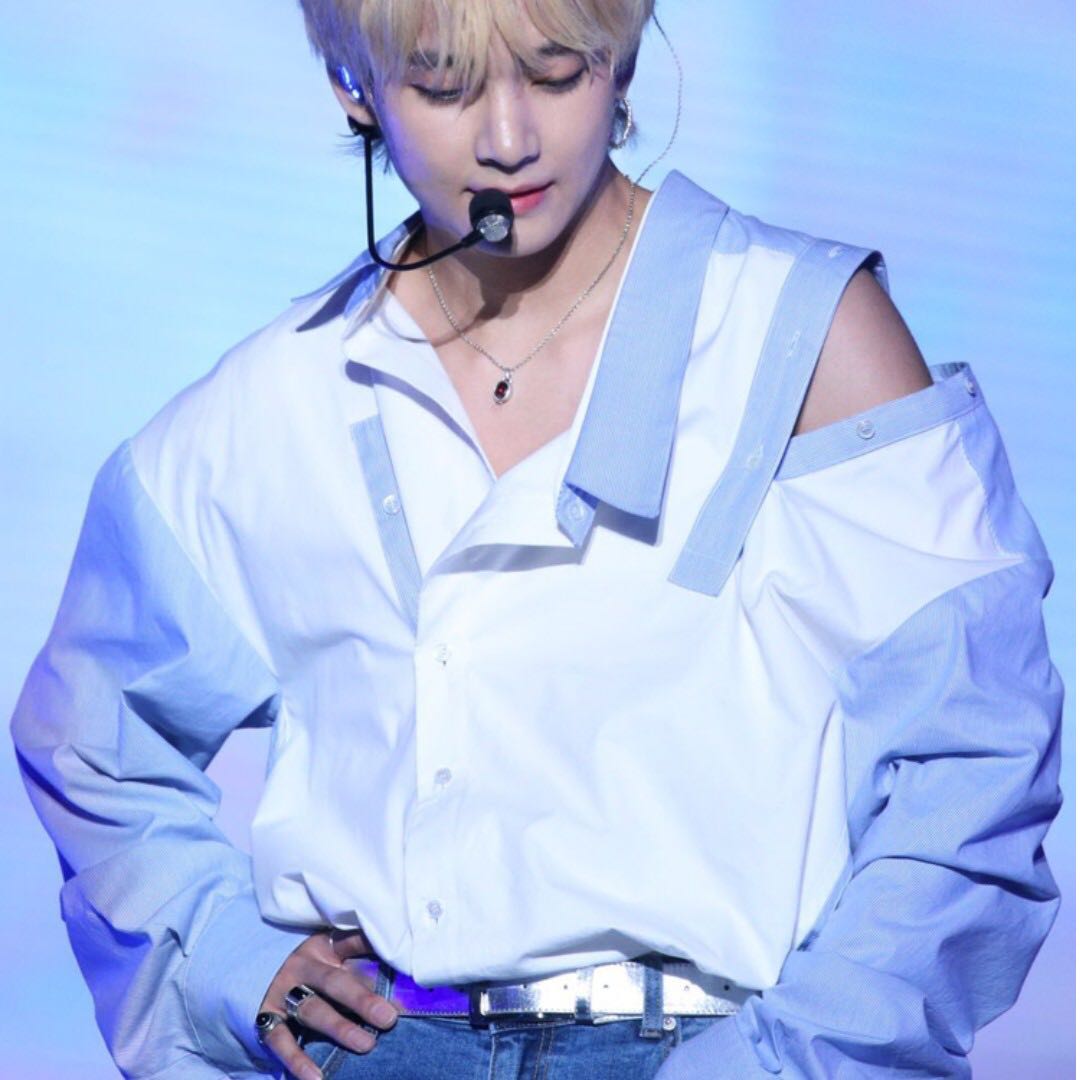 [ PO ] 2018 BTS V / Taehyung Stage Inspired Blue White