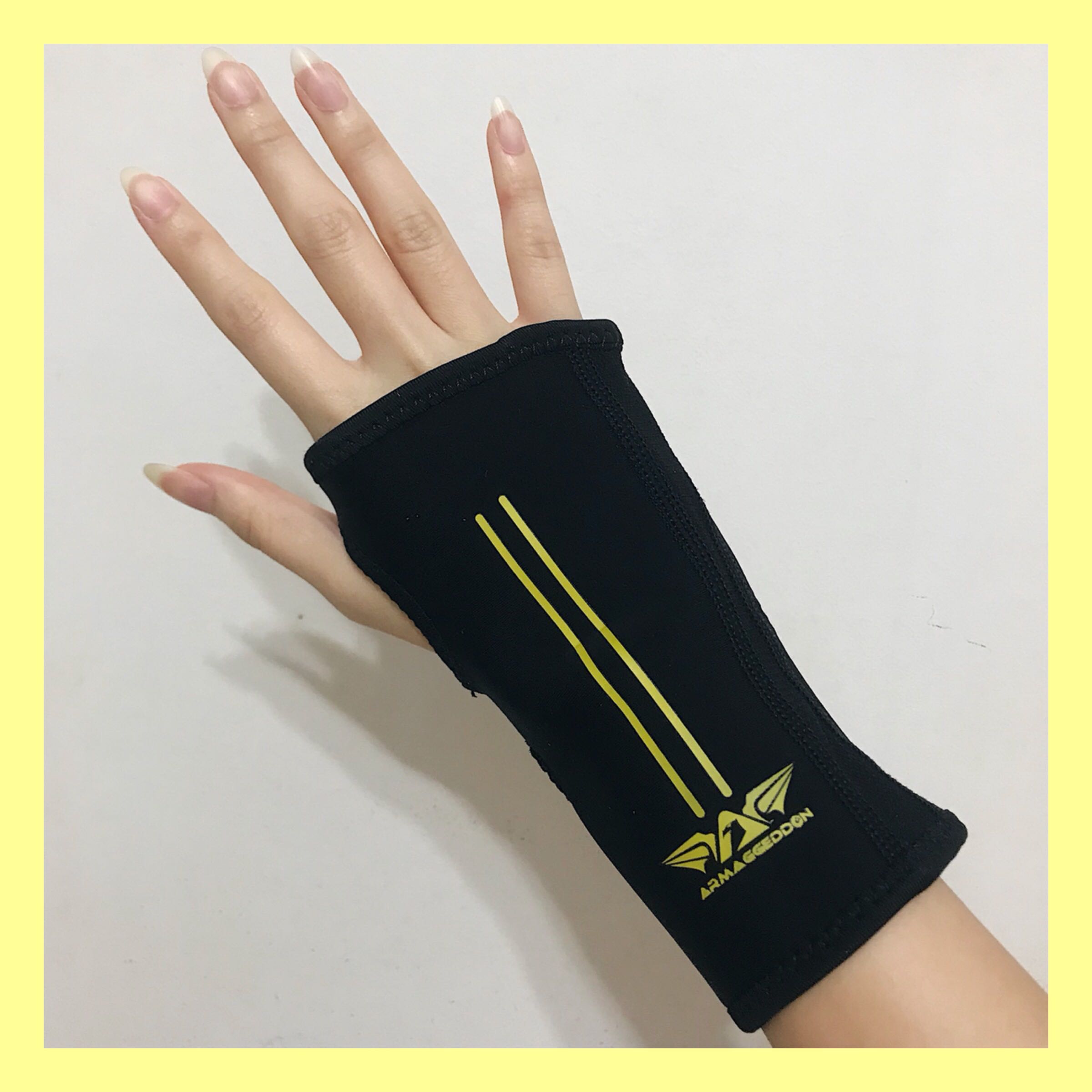 Armaggeddon Professional Gaming Gloves Size M Left And Right Available Under9 Toys Games Video Gaming Gaming Accessories On Carousell