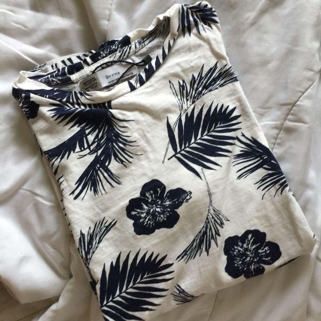 Bershka Floral Shirt (Category: Tshirts & Polo Shirts ) located in Manila. Submitted by twiggleph (Listing ID 189916581, Image 1). Description: UNISEX Used once! Bought it for 695 #CAROUGSALE.