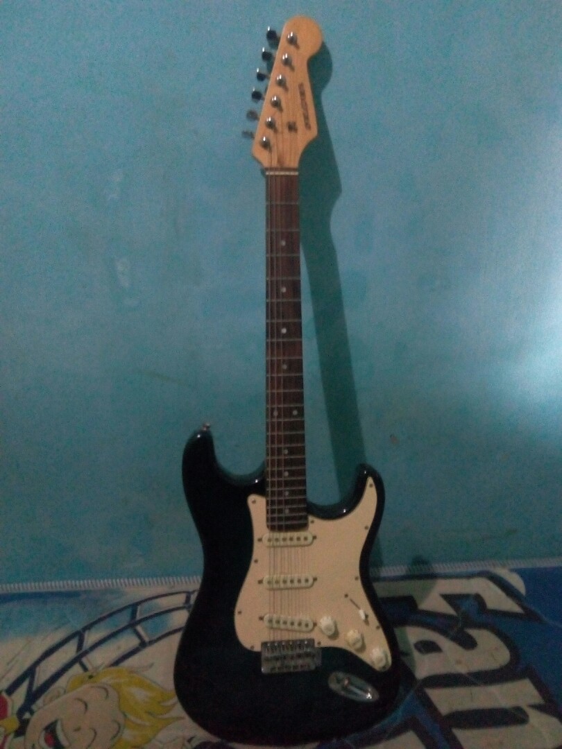 GITAR LISTRIK SELDER ORI Music Media Instruments On Carousell