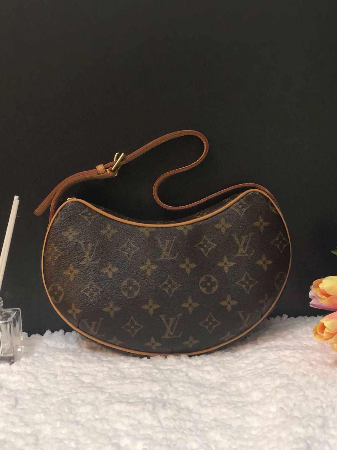 My favorite bag 🥐 The Louis Vuitton croissant in size Pm