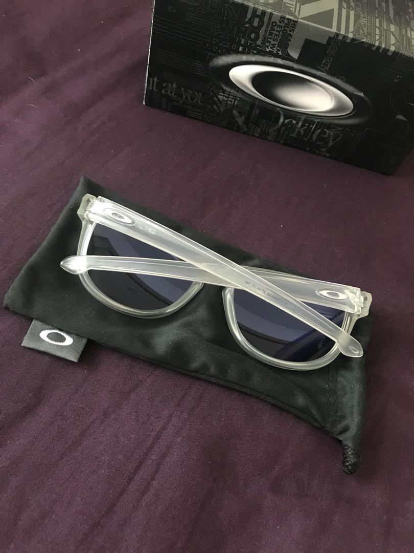 Oakley Sliver (Category: Luxury Accessories) located in Pasig City. Submitted by closetqueen8888 (Listing ID 189923173, Image 2). Description: Like new Gently used Authentic Oakley Sliver .
