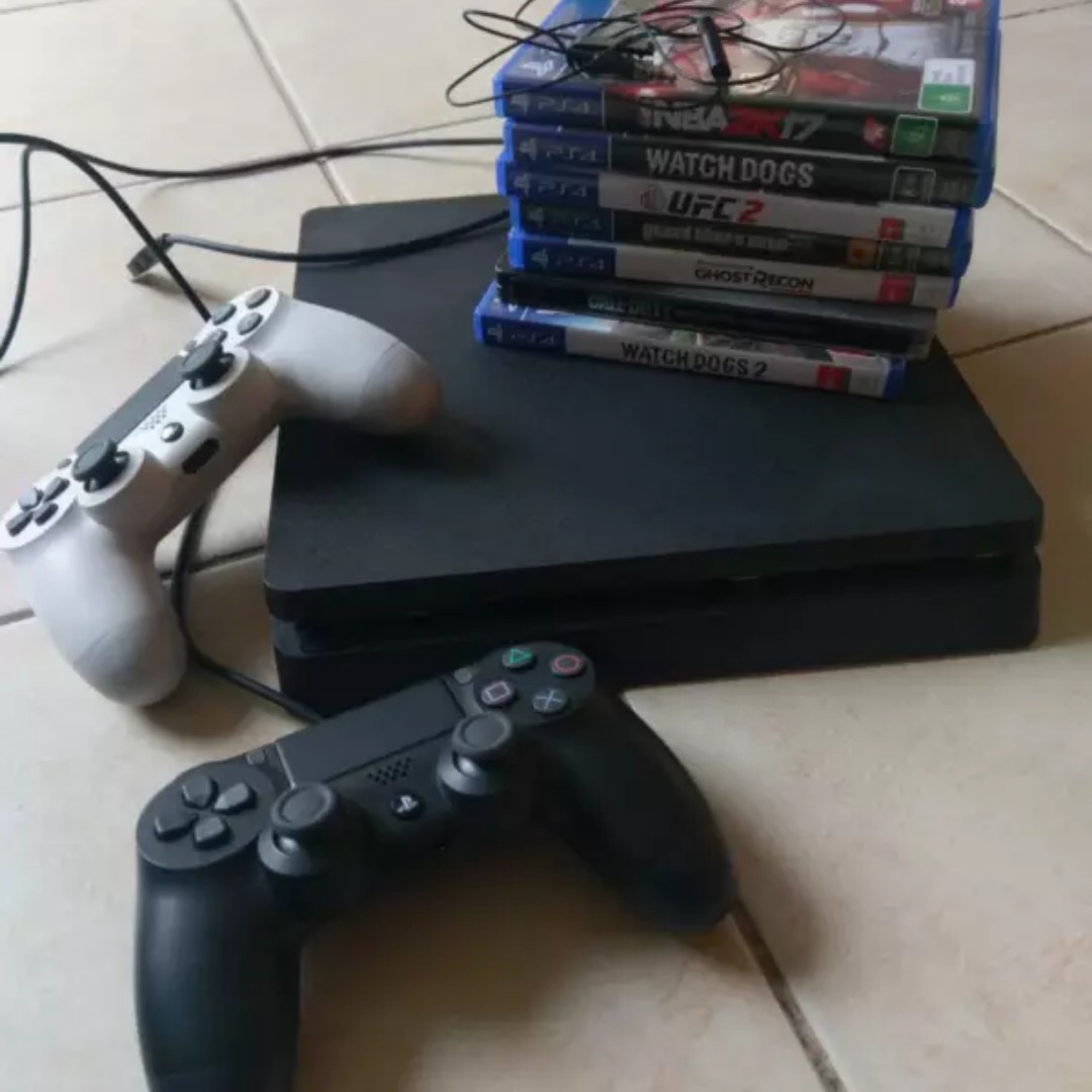 PS4 Pro 1tb, Additional Controller, 7 games