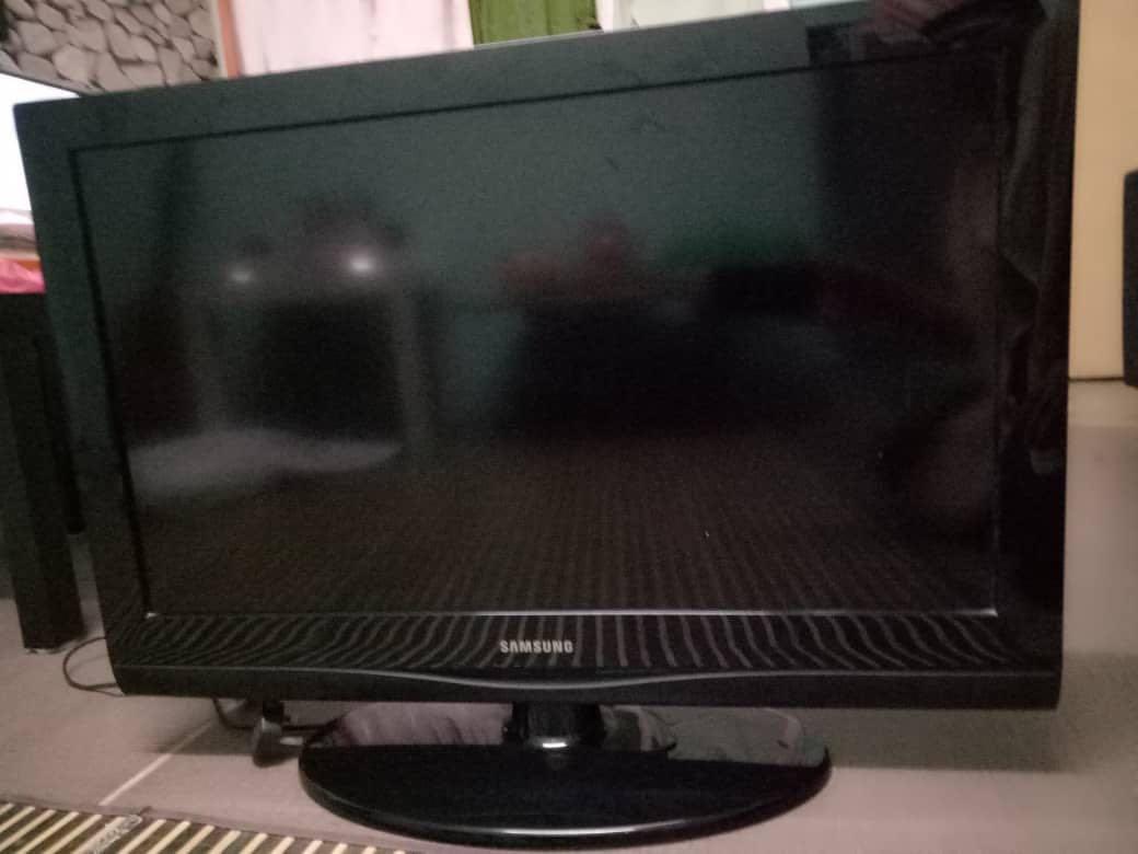 Samsung Tv Lcd 32inch Electronics Tvs Entertainment Systems On Carousell