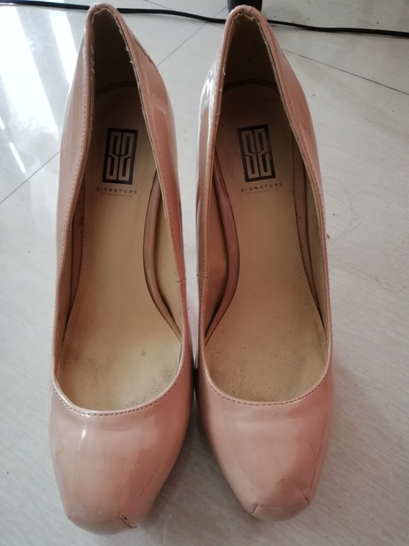 Signature nude patent heels, Women's Fashion, Footwear, Heels on Carousell