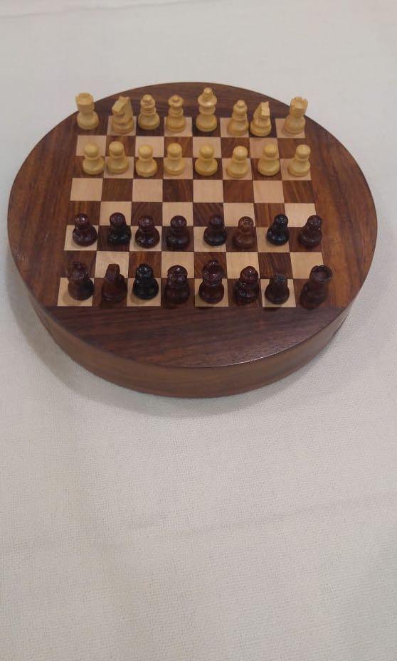Wooden Chess Set Toys Games Board Games Cards On Carousell The set includes the lord of the rings chess board. carousell