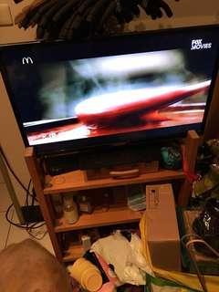 二手電視📺ㄧ切使用正常哦，有找到電視的遙控器哦。搬家，隨便賣，自取