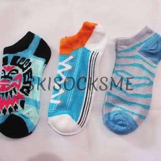 Kaos kaki lucu
