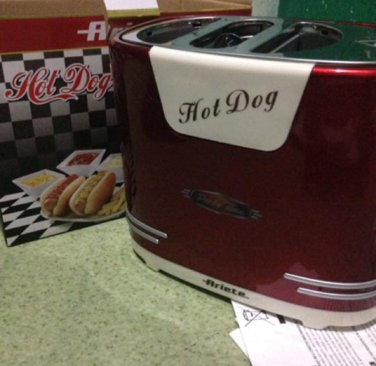 Hotdog Sandwich Maker (Category: Bakeware) located in Valenzuela. Submitted by karenrules (Listing ID 190017796, Image 3). Description: .