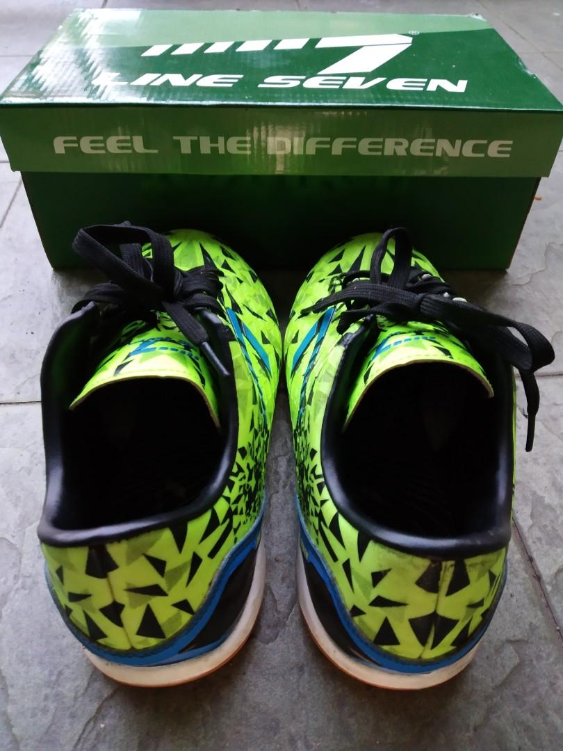 kasut futsal line 7
