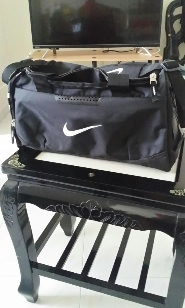 NIKE duffle bag black shoe compartment with vents