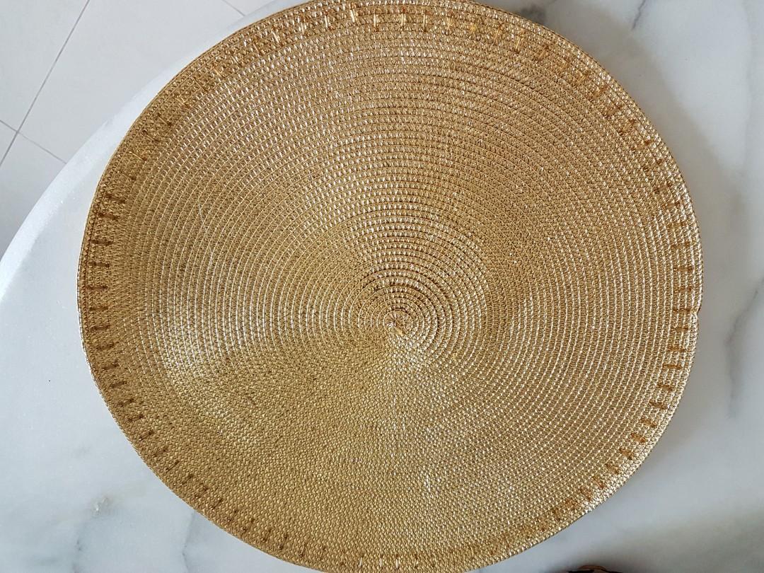 Table mat (Category: Table Linen & Textiles) located in Singapore. Submitted by howok (Listing ID 190162760, Image 2). Description: Beautiful Gold centrepiece mat.. one piece only..