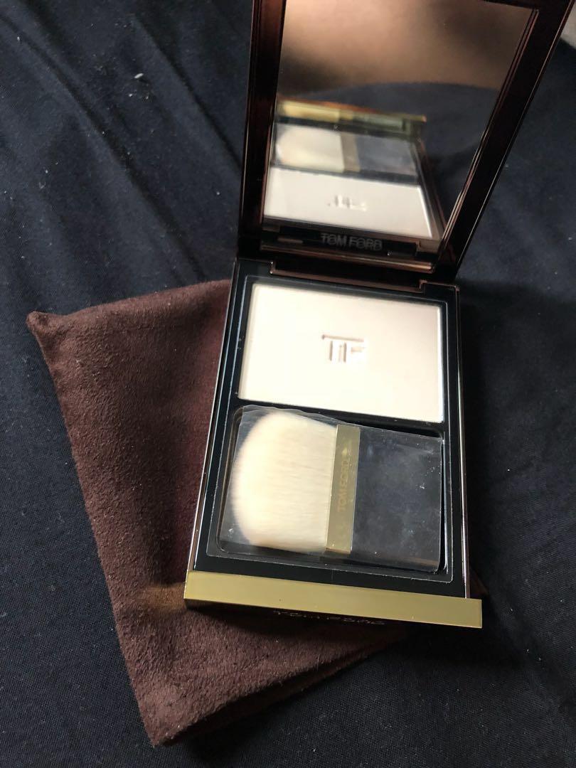 tom ford illuminating powder 02 translucent pink, Beauty & Personal Care,  Face, Makeup on Carousell