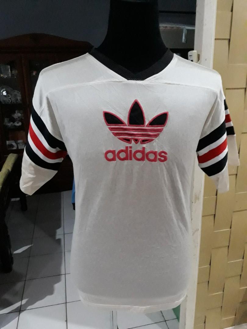 T-shirt Adidas vintage, Men's Fashion, Clothes on Carousell