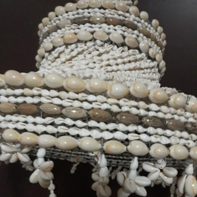 Vintage Hanging Decorative Seashell (Category: Wall Decor) located in Paranaque City. Submitted by tsentiatsen (Listing ID 190082709, Image 2). Description: .