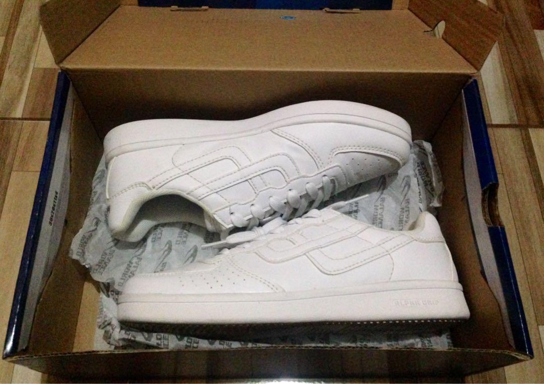 World Balance Freedom Pace L Sneakers white