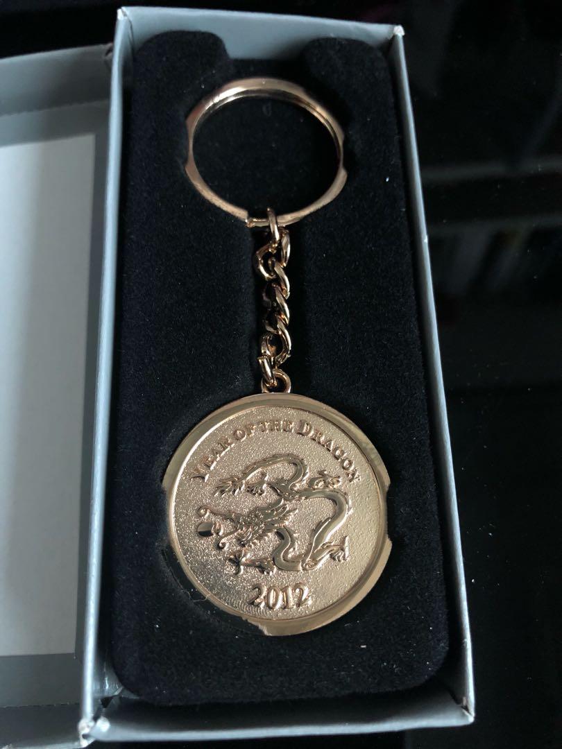 全新滙豐銀行2012年龍年金牌匙扣, 門票＆禮券, 本地景點門票及交通- Carousell