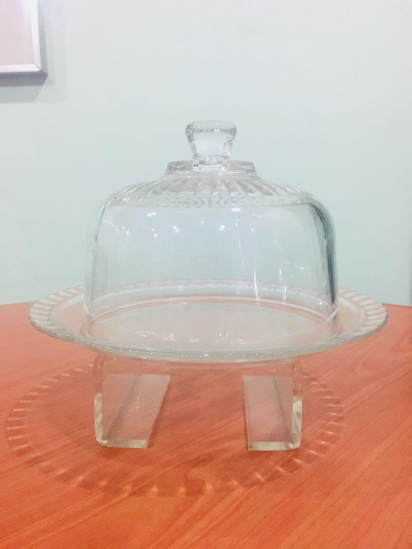 Cheese or mini cake display (Category: Bakeware) located in Makati City. Submitted by chessdee (Listing ID 190220409, Image 1). Description: Dome is 6.5” in diameter Plate is 8.5” in diameter Only stored Pick up in Makati or delivery via Lalamove or grab, to be shouldered by the buyer.