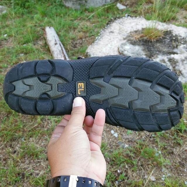Earthland shoes store
