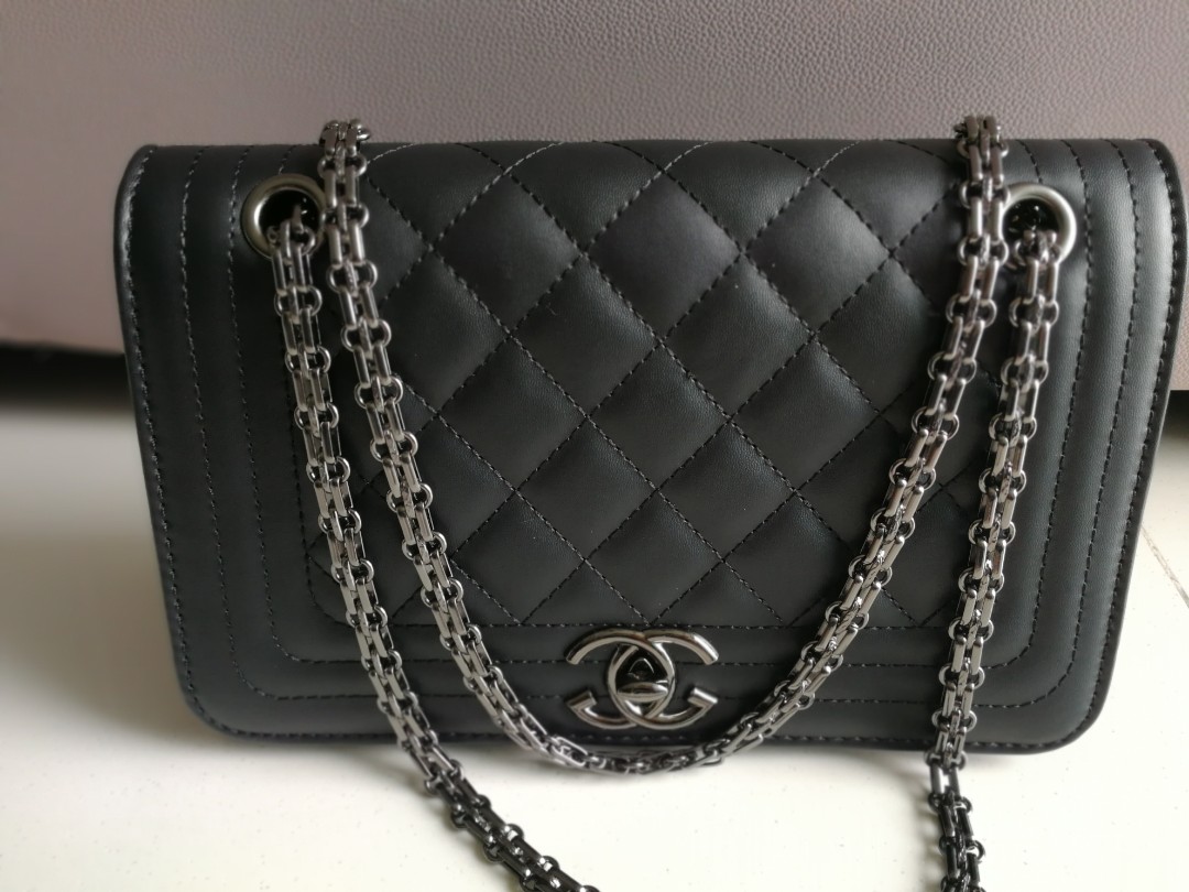 black chain sling bag