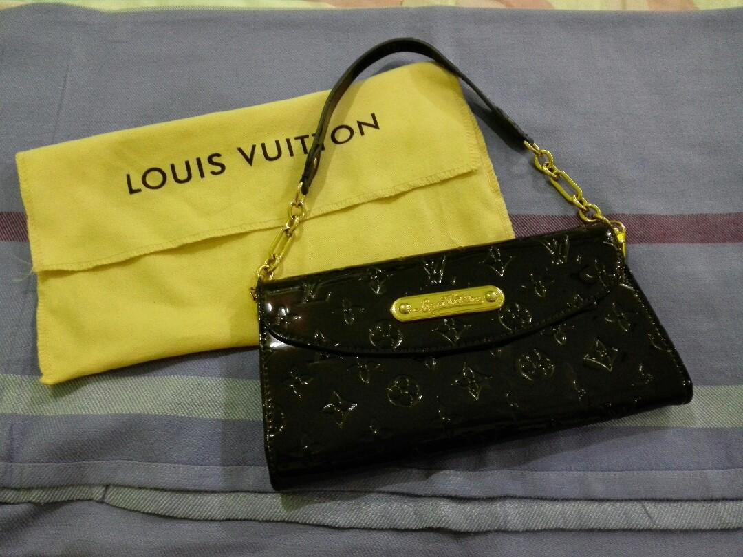 Louis Vuitton Sunset Boulevard Amarante Monogram Vernis Clutch, Women's  Fashion, Bags & Wallets, Purses & Pouches on Carousell