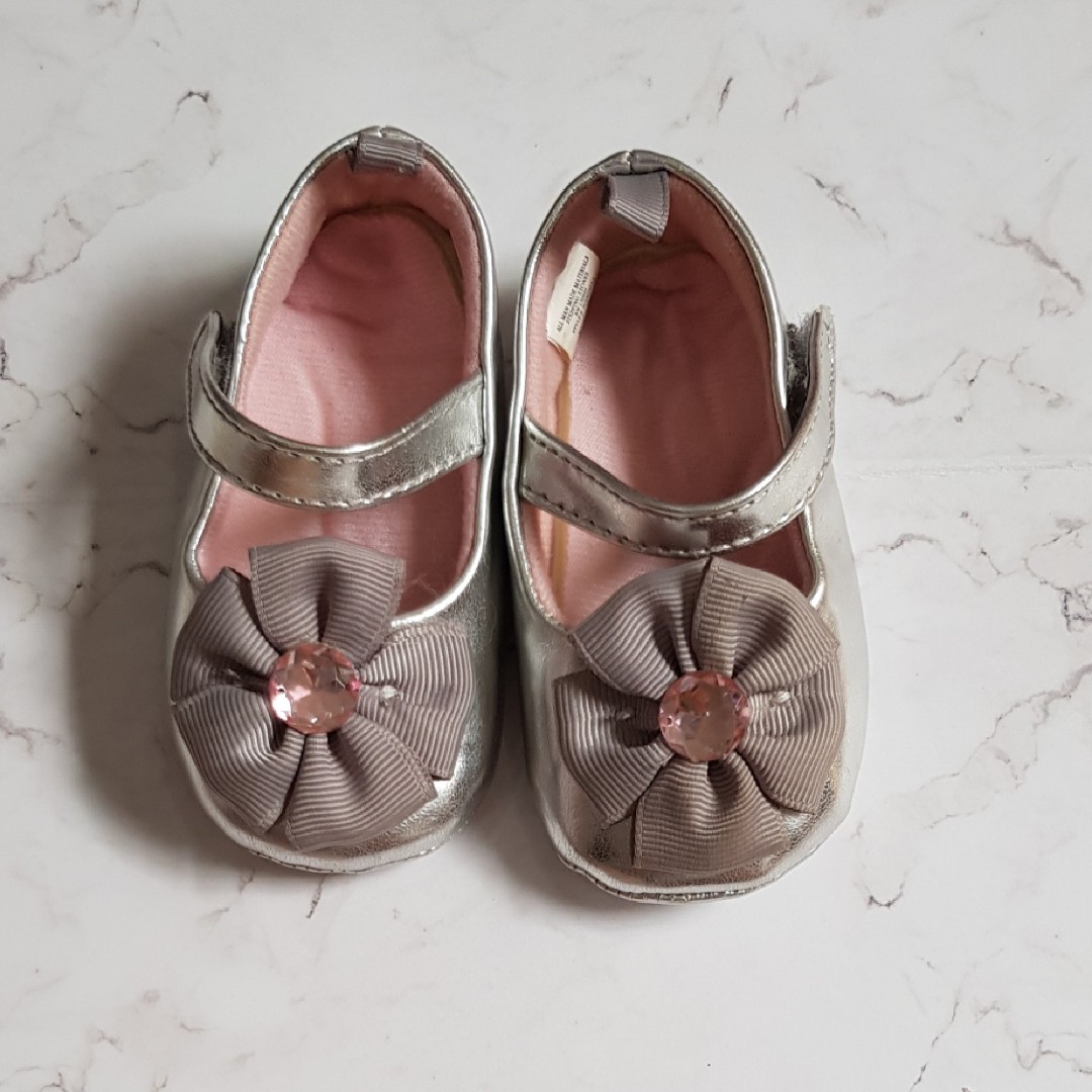 Preloved Baby Girl Shoes Sepatu Bayi Perempuan Silver Babies Kids Babies Apparel On Carousell