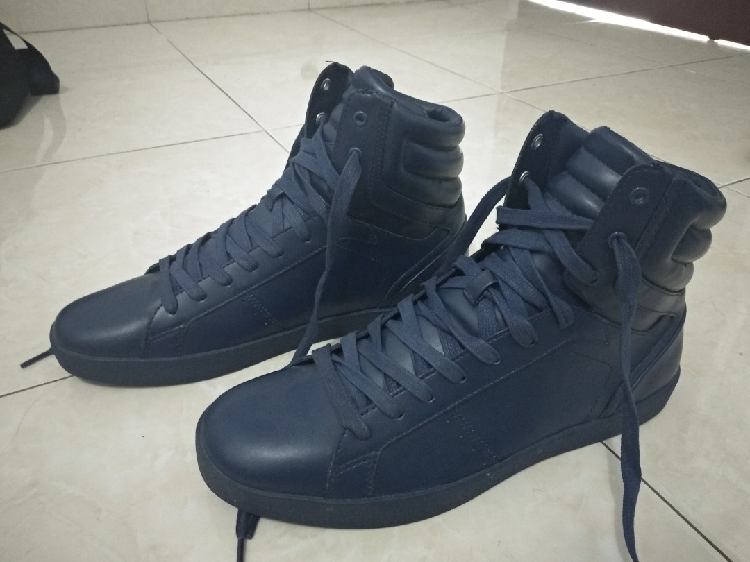 Sepatu Zara Man Original Faux Leather Fit 43 Fesyen Pria Sepatu Sneakers Di Carousell