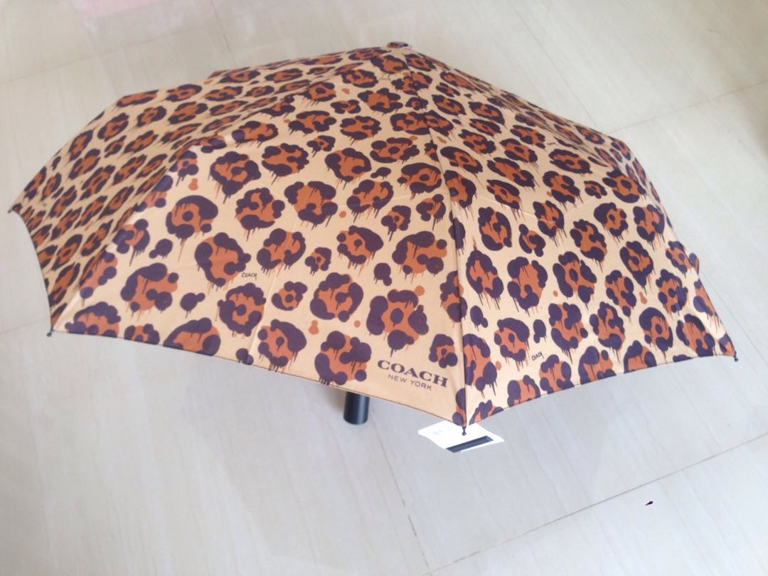 🇺🇸 Coach LeopaRd PRINT AUTOMATIC UMBRELLA, Women's Fashion, Watches &  Accessories, Other Accessories on Carousell