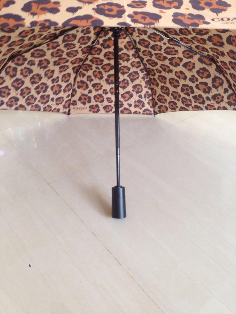🇺🇸 Coach LeopaRd PRINT AUTOMATIC UMBRELLA, Women's Fashion, Watches &  Accessories, Other Accessories on Carousell