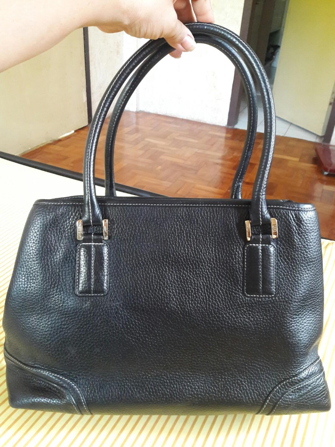 Authentic Daks London Genuine Leather Pebbled Black Handbag