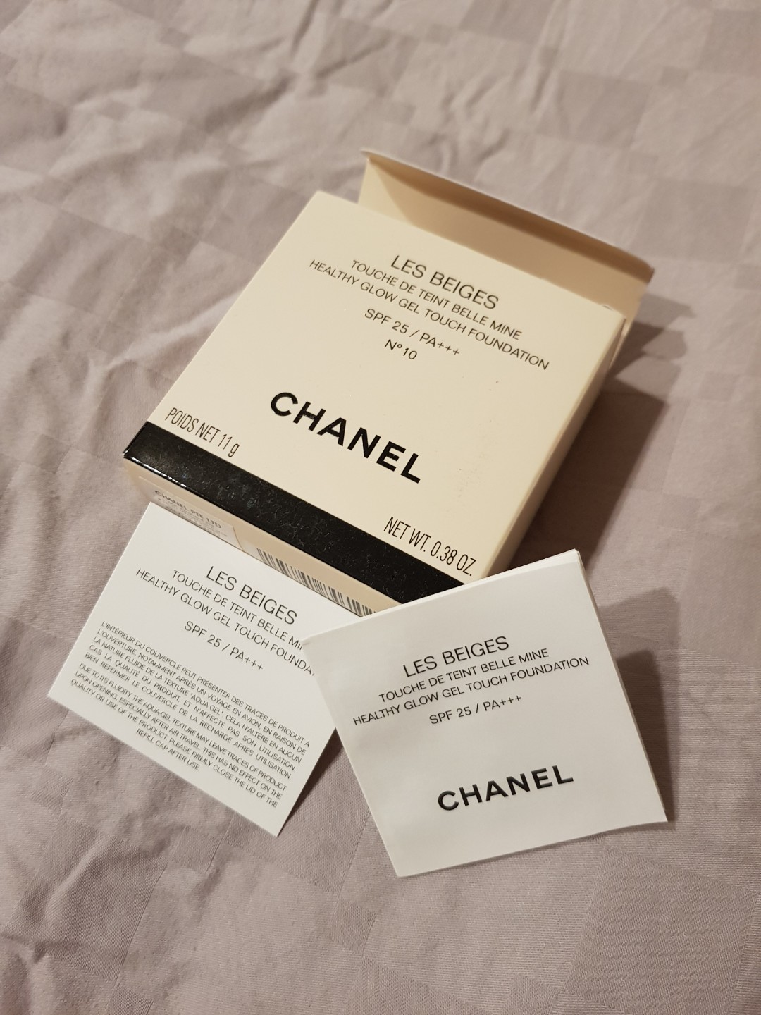 Chanel Les Beiges Touche de Teint Belle Mine Healthy Glow Gel Touch  Foundation SPF 25 PA +++ Container holder, puff and box ONLY