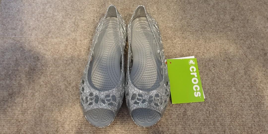 crocs open toe shoes