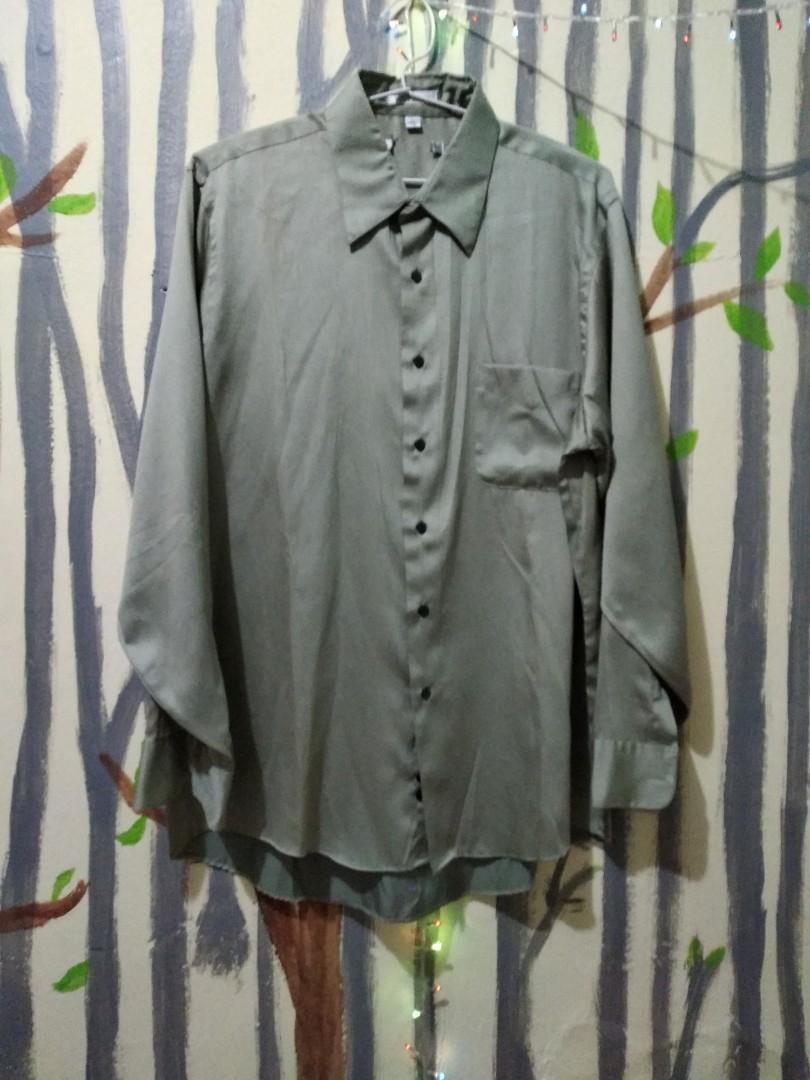 Kemeja Satin Pria L Besar Fesyen Pria Pakaian Atasan Di Carousell