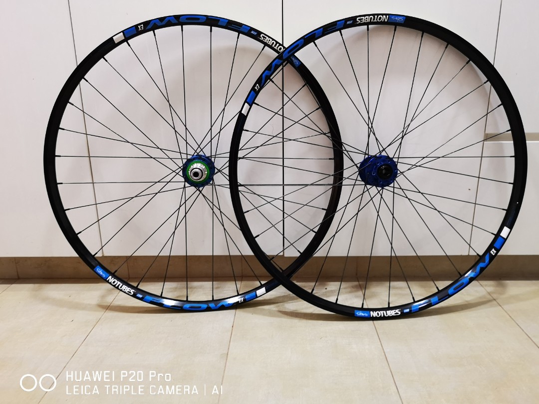 Stan's Notubes ZTR Flow Ex 29 with hope pro 4 hubs, Sports ...