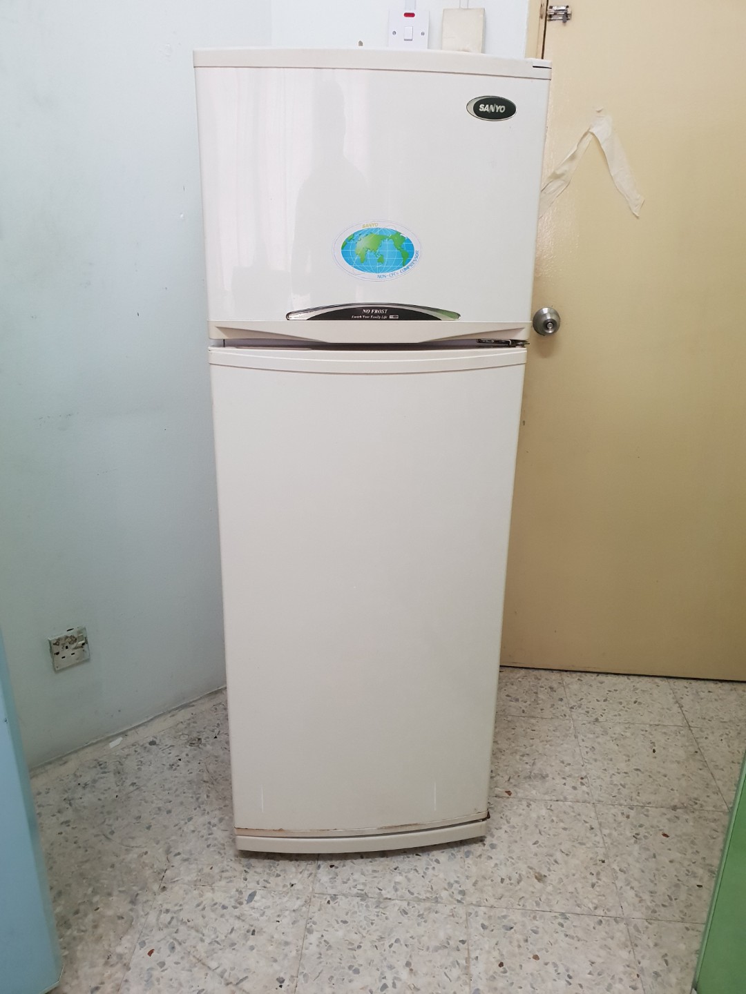 Used Sanyo 2 Door Fridge Refrigerator Peti Sejuk Peti Ais In Good Condition Kitchen Appliances On Carousell
