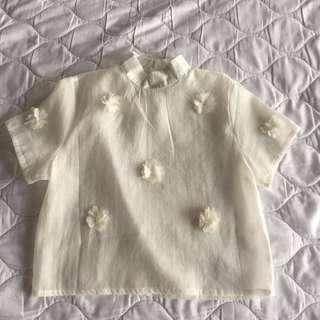 White flower tops
