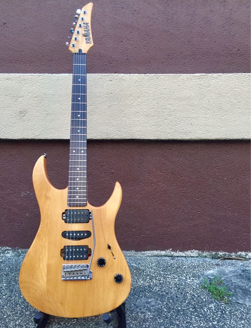 Yamaha 121d electric store guitar