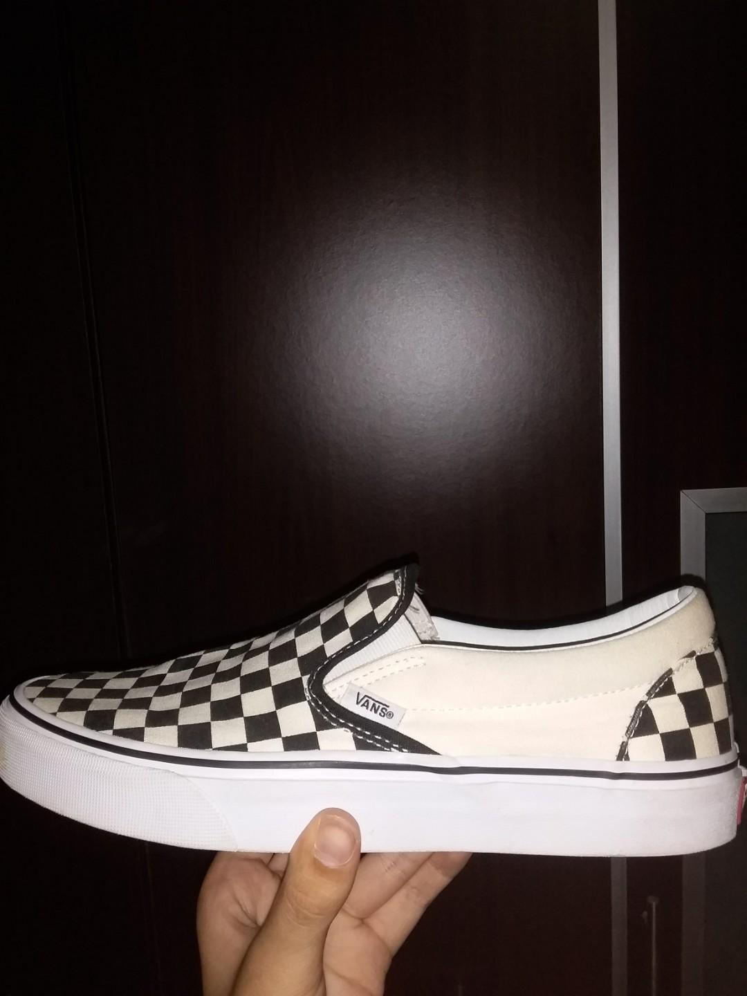 vans checkerboard slip on authentic