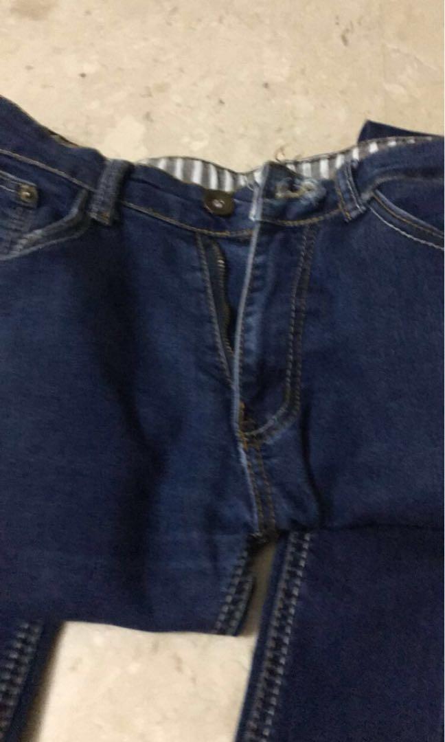 *CLEARING* JEANS (Category: Jeans) located in Singapore. Submitted by johnnfb (Listing ID 190552182, Image 6). Description: 1. H&M grey jeans size 31 $12 2. Pull&bear jeans size 30 $12 3. Blue jeans from Thailand size 30 $8 Condition: 8/10 Meet up preferably hougang Tags: cotton on, h&m, Zara, uniqlo, a&f, holliser, superdry .