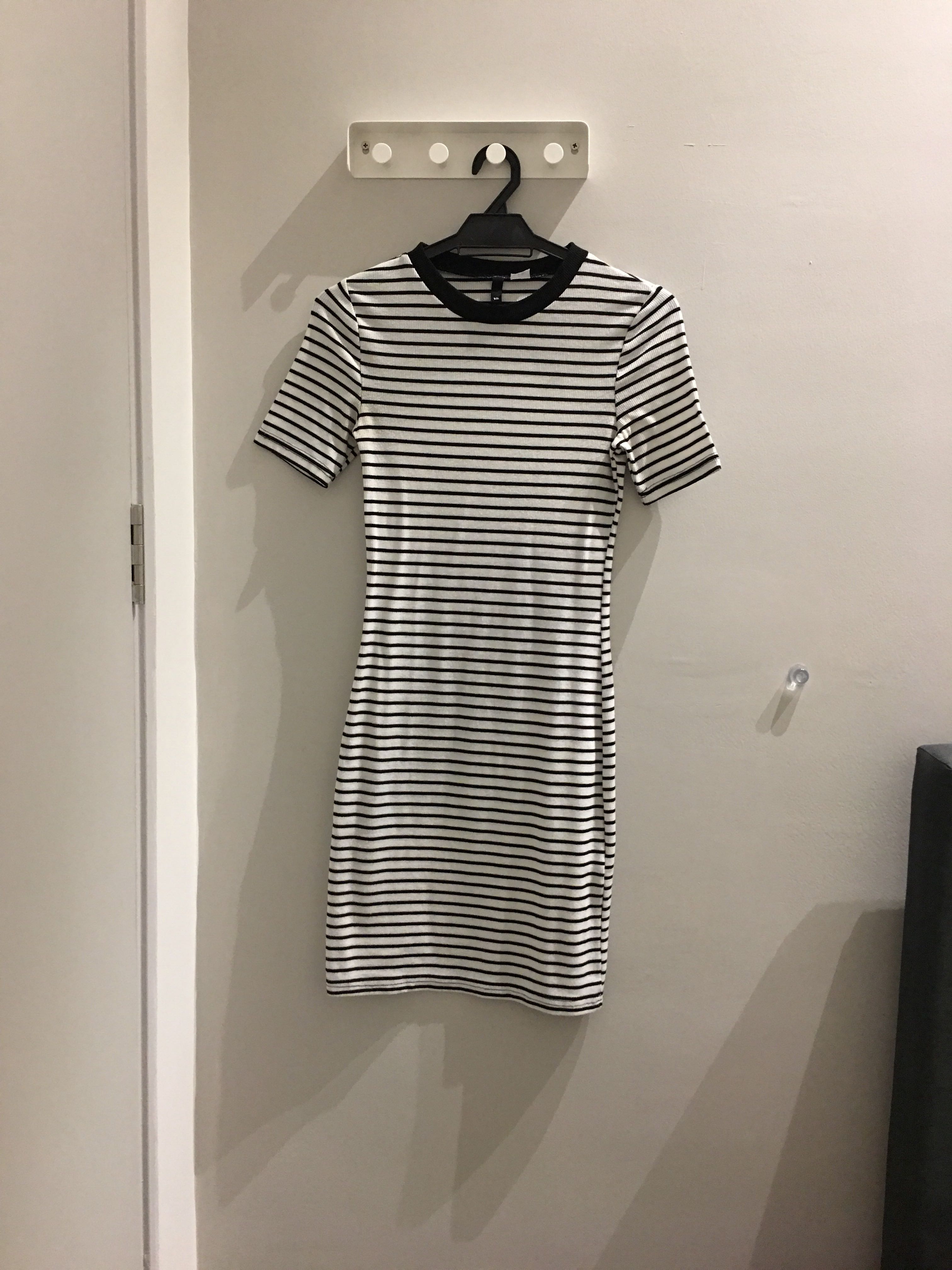 h and m black and white dress