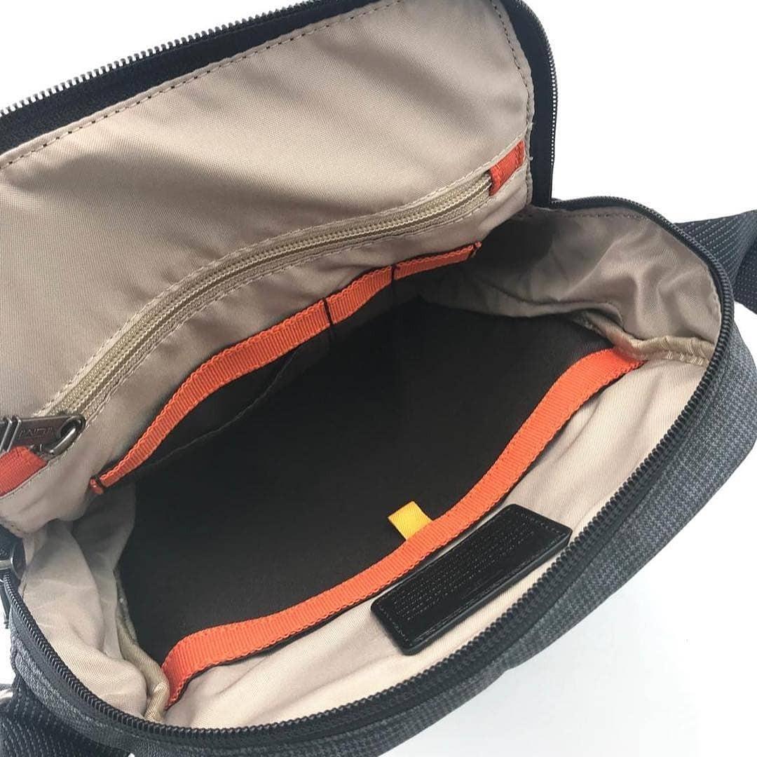 TUMI QUINCY SLIM CROSSBODY W EXP 29x24x6 13CM GREY BLACK Olshop Fashion Olshop Pria di Carousell