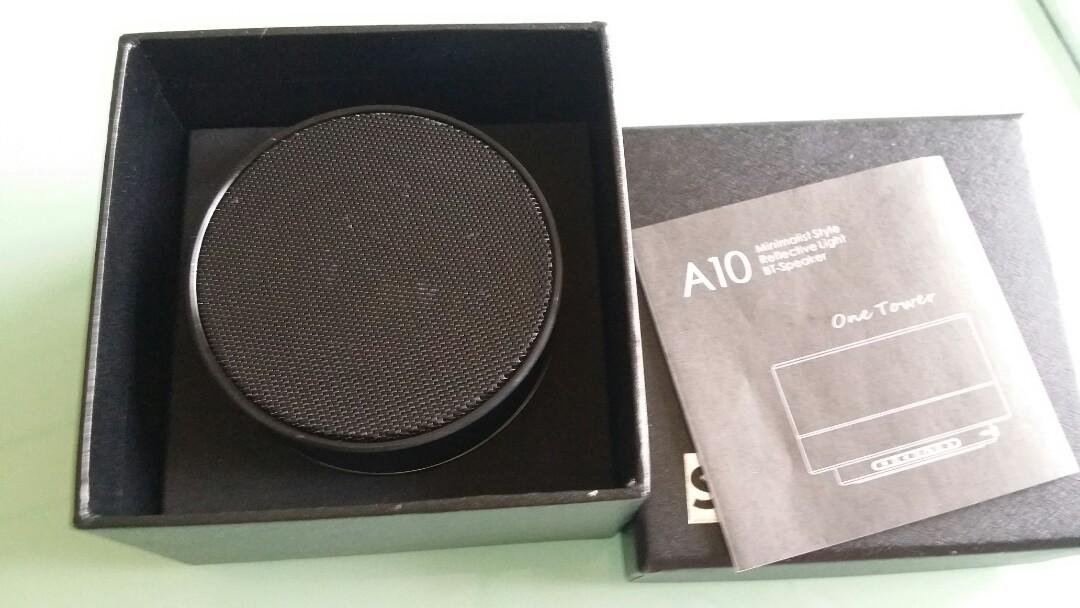 Minimalist style reflective light bt speaker 2025
