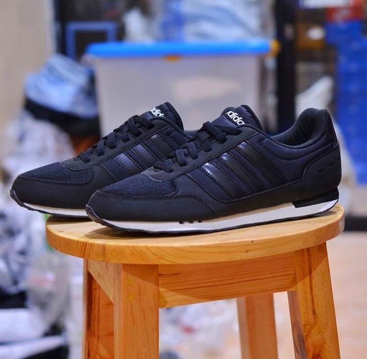 Adidas neo city racer triple black top
