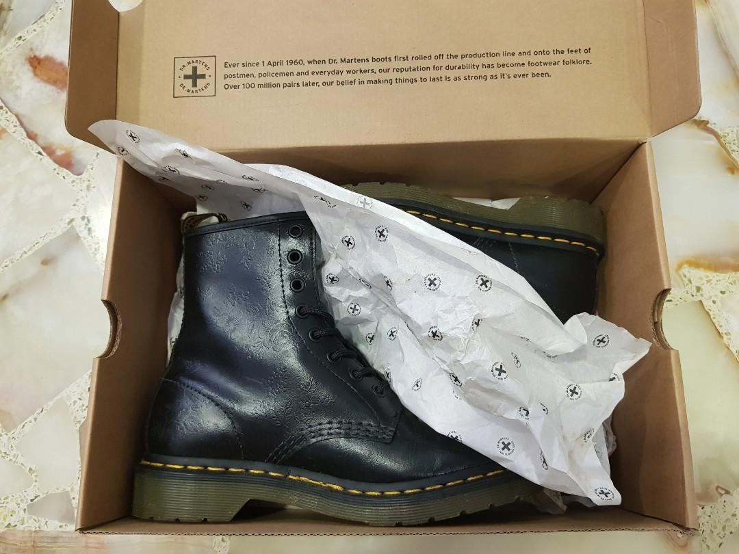 Dr Martens QQ flower boots Women s Fashion Footwear Boots on Carousell